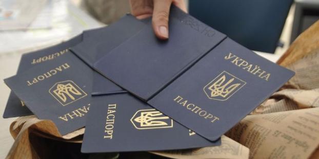 В паспортах украинцев больше не будет штампов о браке или разводе