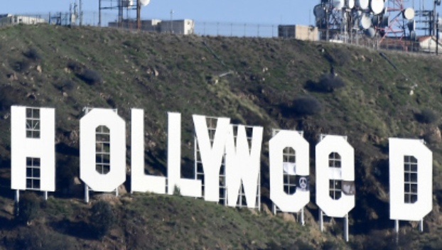 В Лос-Анджелесе надпись Hollywood изменили на Hollyweed