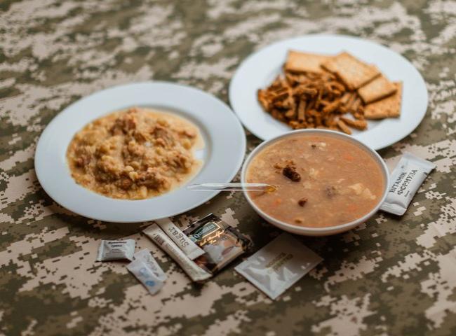 Военные на Донбассе получат питание по стандартам НАТО – Порошенко