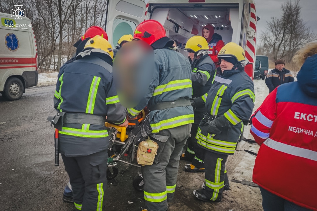 Аварія у Краматорському районі: Обох водіїв витягували рятувальники