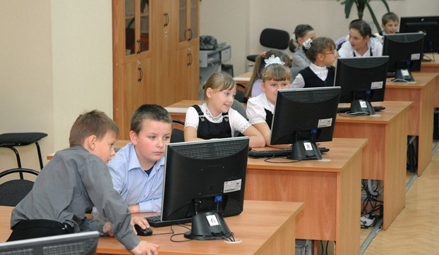 Константиновские школьники получат от Китая 45 компьютеров
