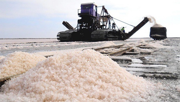 Как добывают соль в Калифорнии 
