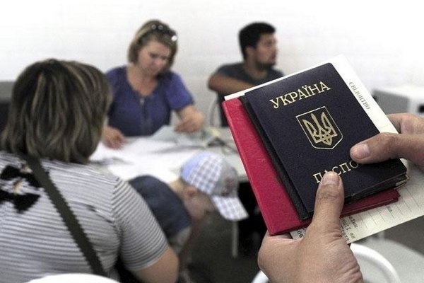 Переселенцы Донбасса получили право бесплатно найти работу