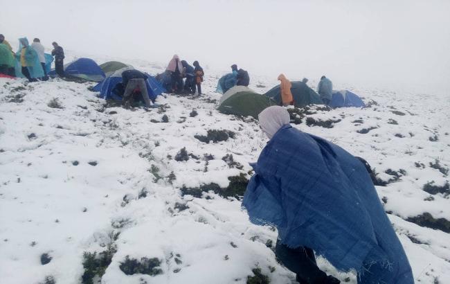 В Закарпатской области спасатели эвакуировали детей из лагеря, который занесло снегом