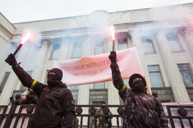 Закон о реинтеграции Донбасса вызвал в Киеве беспорядки