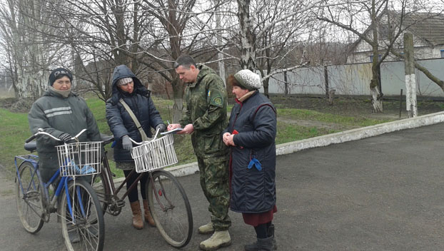С жителями Ясиноватского района встретились полицейские из Дружковки
