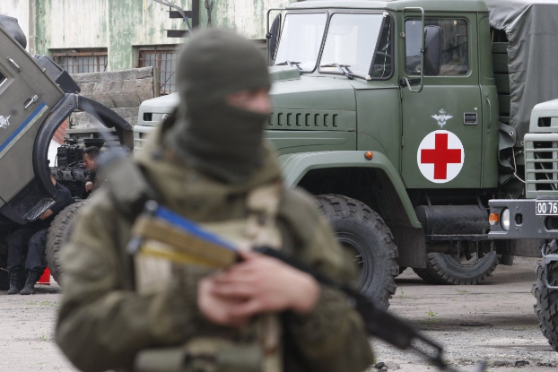 Красный Крест отправил на Донбасс грузовики с продуктами и средствами гигиены