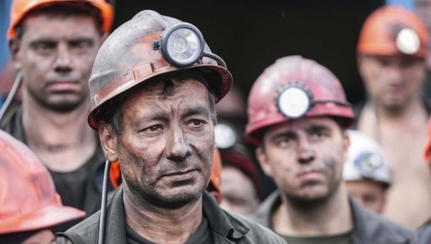 Донбасс: Жены бастующих шахтеров ищут правды через профсоюз