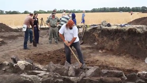 В Добропольском районе археологи раскопали захоронения ХХ века до нашей эры