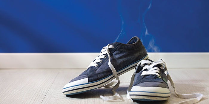 Как устранить неприятный запах из обуви