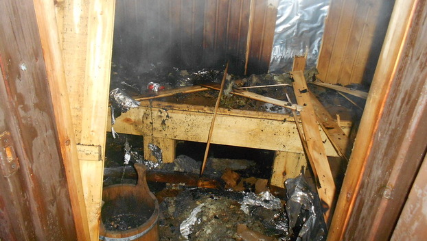 Праздничные пожары в Мирнограде: горела баня и сухостой