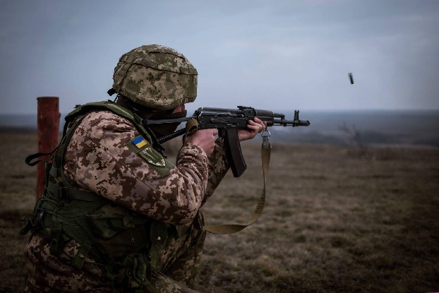 Обострение на Донбассе: 11 обстрелов, один раненый