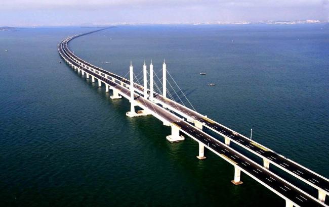 Крымский мост открыли для легковых автомобилей