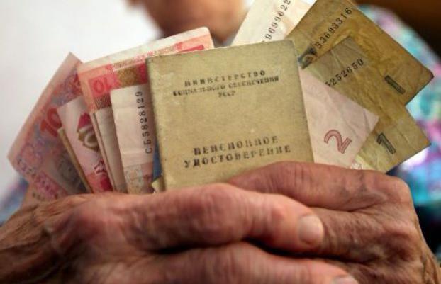 Кому поднимут пенсии в Украине в этом году