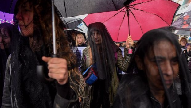 Смерть девушки привела к массовым протестам в Аргентине