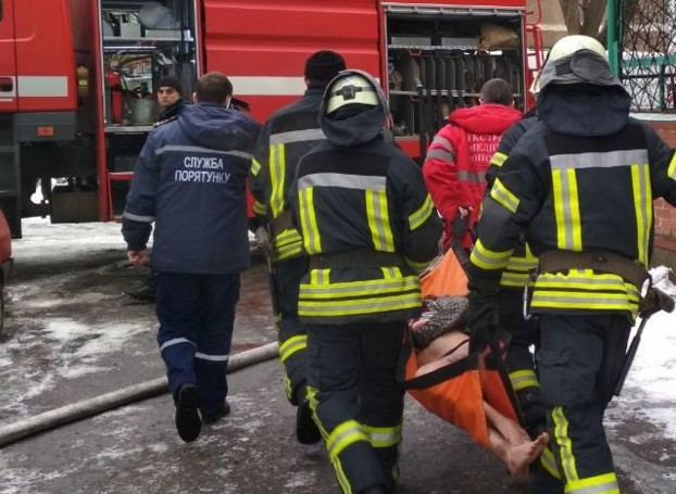 В Краматорске во время пожара чудом удалось спасти двоих людей