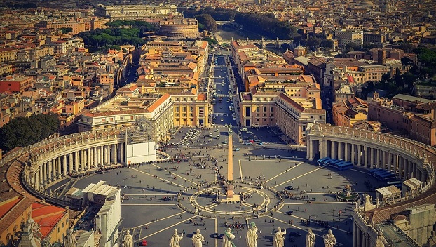 Экс-дипломат арестован в Ватикане за распространение порнографии 