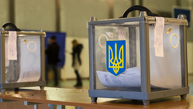 Выборы в Николаевке начинаются со скандала