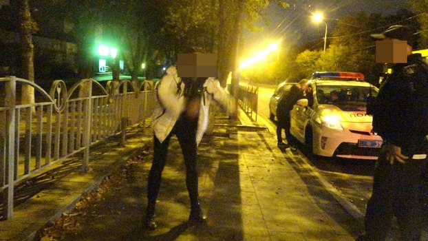 Драка и стрельба: в Мариуполе ночью задержали наркосбытчицу