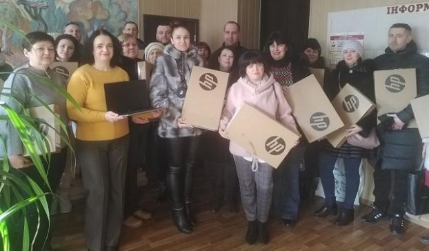 Константиновская громада получила ноутбуки для учителей