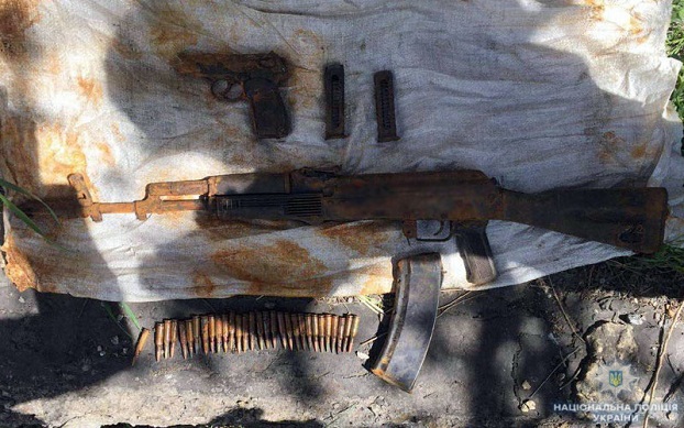 В Мариуполе полиция обнаружила схрон с оружием