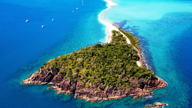 Миллиардер решил купить остров для беженцев