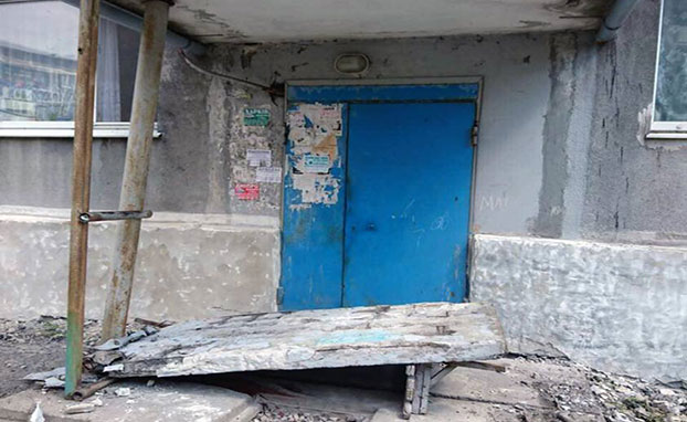Трагедия в Доброполье заставила краматорских коммунальщиков проверить козырьки 