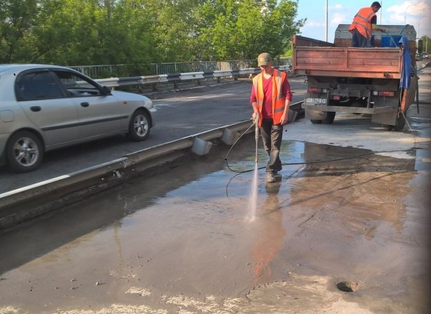 В Донецкой области приступили к ремонту одного из самых длинных мостов