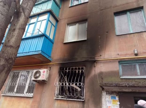 В Мариуполе во время пожара огнеборцы спасли четырех человек
