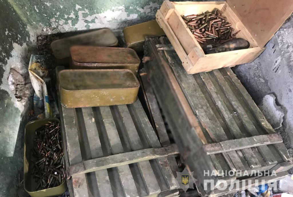 В поселке на Донетчине нашли крупный схрон с боеприпасами