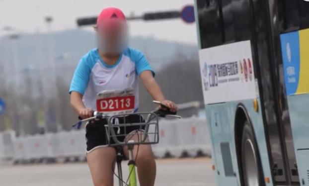 «Бежала» марафон… на велосипеде и была «награждена» пожизненной дисквалификацией