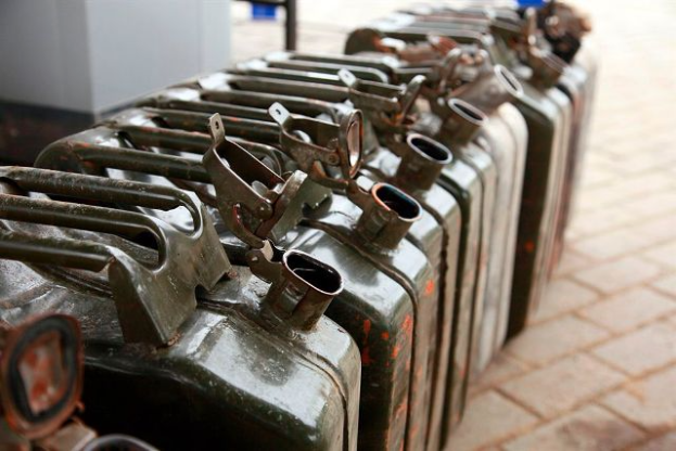 Покровск: Кладовщица водоканала похитила топлива на двести тысяч