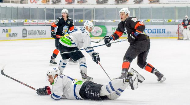 «Кременчуг» продолжает победную серию и уверенно лидирует в чемпионате УХЛ