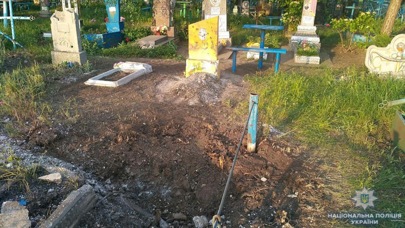 В Донецкой области из-за обстрелов покоя нет даже мертвым