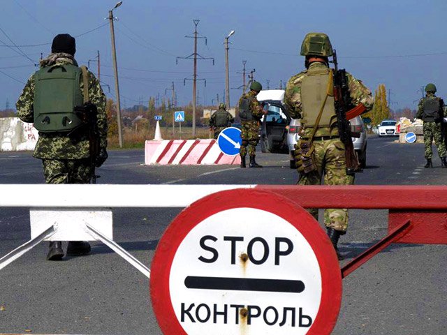 Пограничники изъяли подозрительный автомобиль на КПВВ «Марьинка»