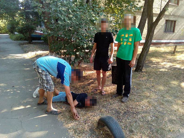 В Краматорске неизвестный совершил разбойное нападение на подростка