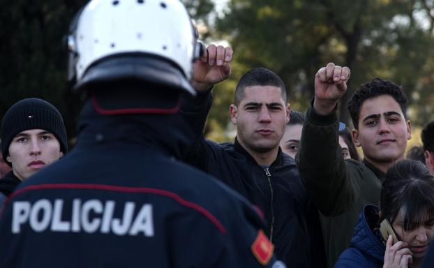 Столкновения православных с полицией прошли в Черногории