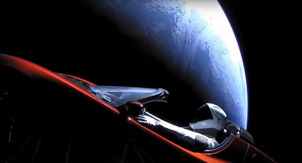 Запуск Falcon Heavy: Самая мощная ракета доставила на орбиту автомобиль Маска