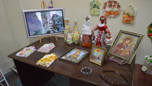 К 8 марта в Красноармейске открылась выставка ручных работ