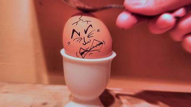 Неожиданной атаке яйцами подверглись белозерские депутаты