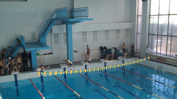 Спортсменам-пловцам Славянска уменьшили стоимость абонемента бассейна