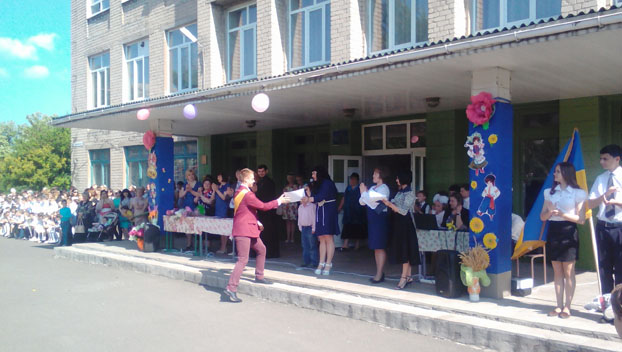В Доброполье прозвенели последние школьные звонки