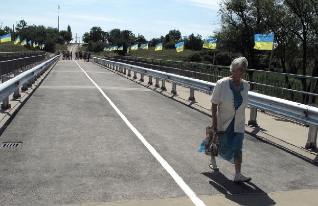 В Троицком состоялось открытие восстановленного моста