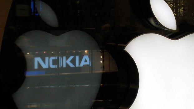 Судебная тяжба между Nokia и Apple наибрает обороты