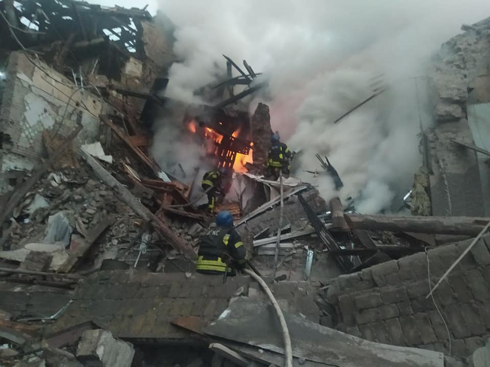 Спасатели Донетчины тушили пожары на месте ударов. Фото