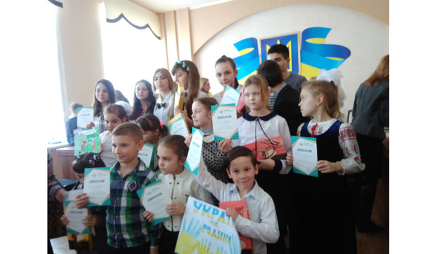 Единая громада глазами детей: В Покровске наградили участников творческого конкурса
