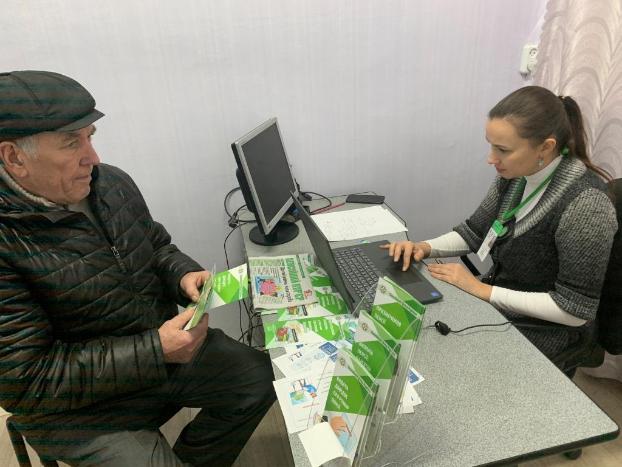 Представитель ПФУ на выездном приеме в селе Новотроицкое Покровского района рассказала  жителям о пенсионном обеспечении 