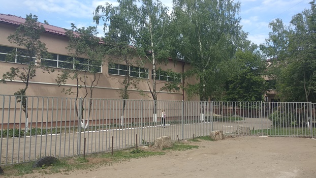 Славянск потратил полмиллиона гривень на ограждение школ