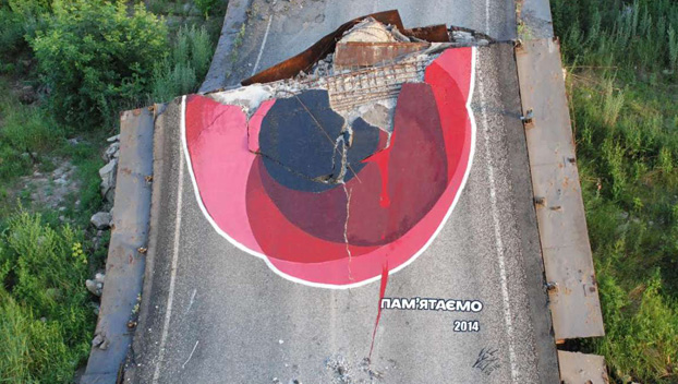 Взорванный мост под Славянском превратили в объект искусства