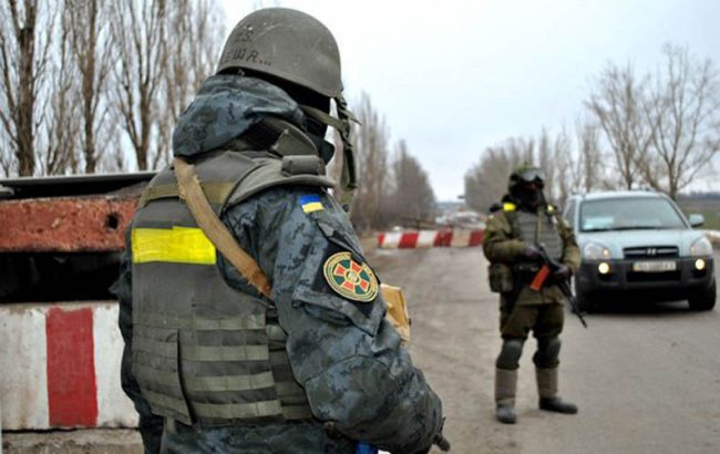 Пограничники в КПВВ «Станица Луганская» пропускают участников ВНО в приоритетном порядке